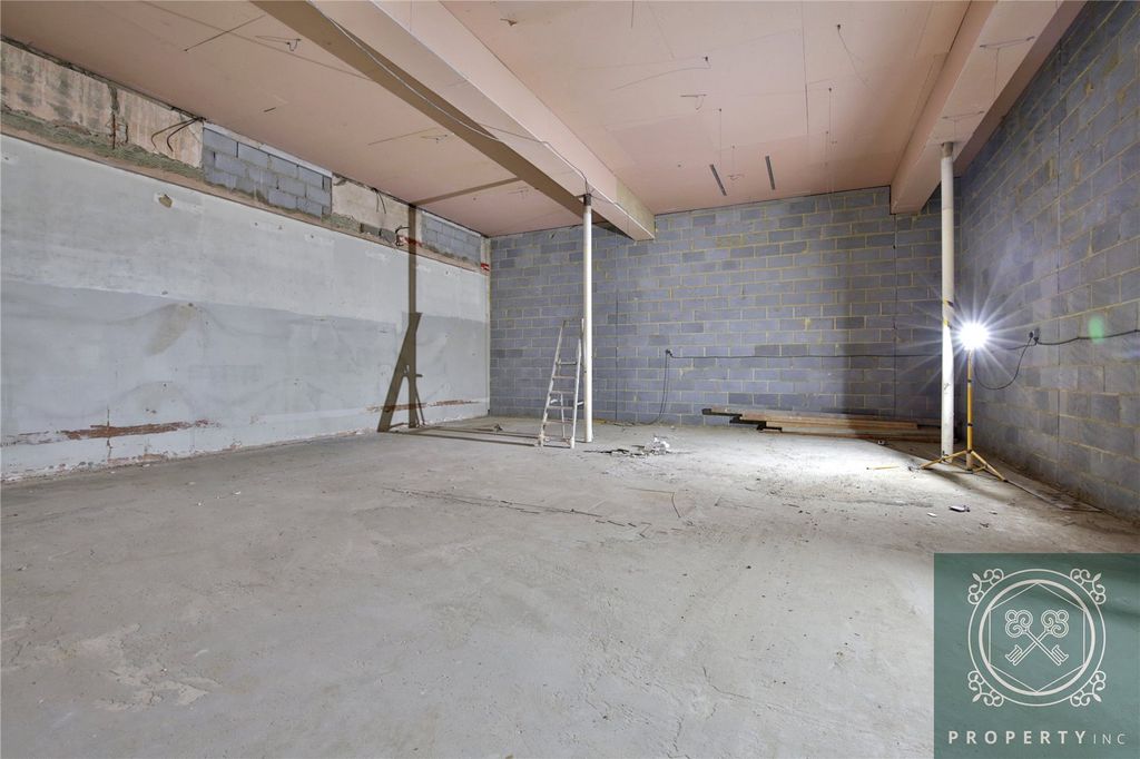 Property photo 3 of 12 Internal