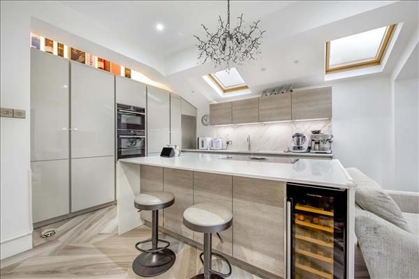 Property photo 2 of 11 Photo