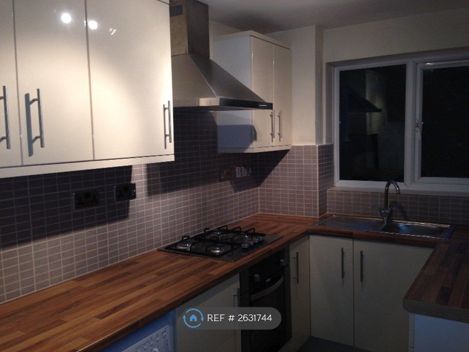 Property photo 3 of 6 Kitchen