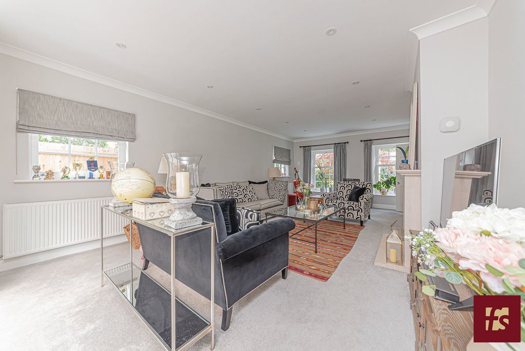 Property photo 3 of 44