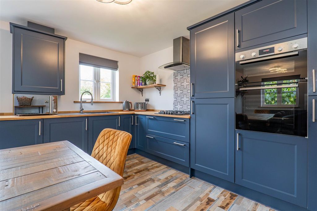 Property photo 3 of 30 Kitchen/Diner