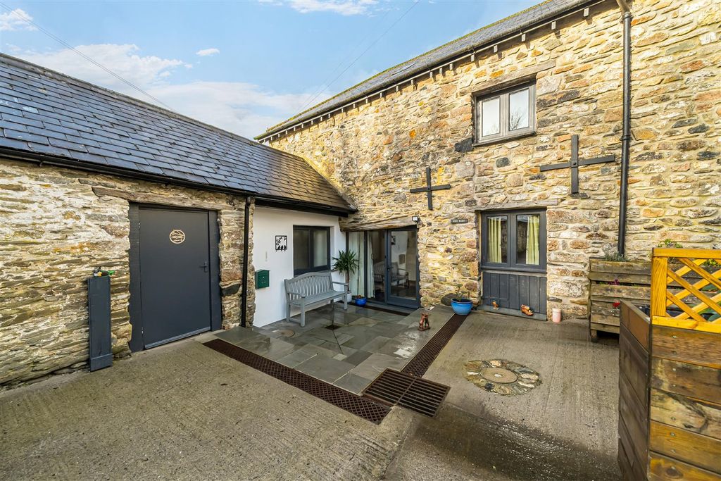 Property photo 2 of 22 West Barn Front.Jpg