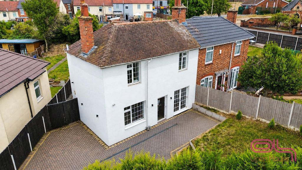 Property photo 2 of 24 Bladon Street, Winshill (5).Jpg