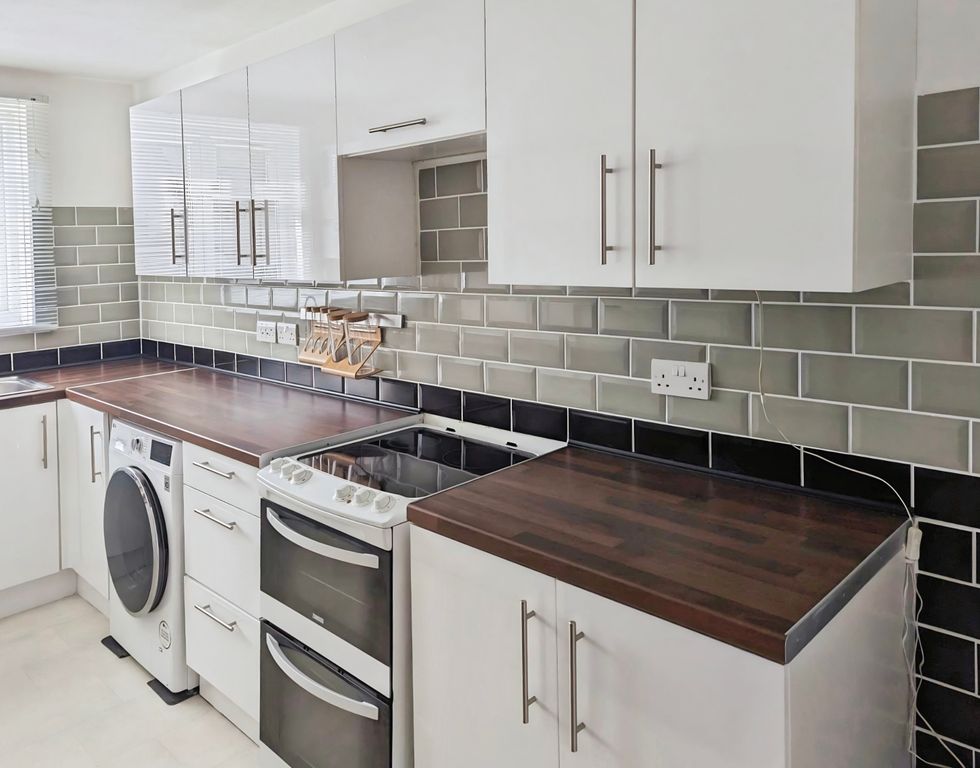 Property photo 1 of 6 Kitchen