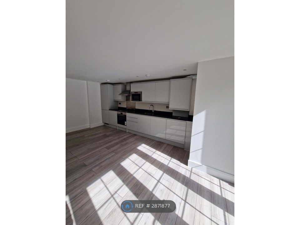 Property photo 2 of 9 Kitchen