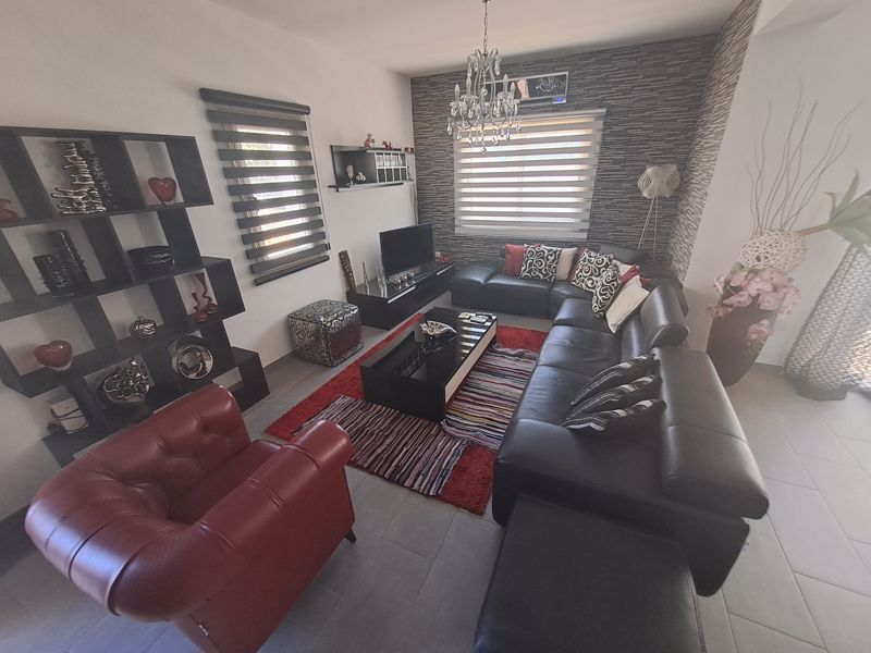 Property photo 3 of 16 Lounge