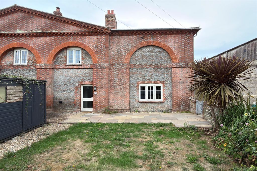 Property photo 1 of 12 (Main)