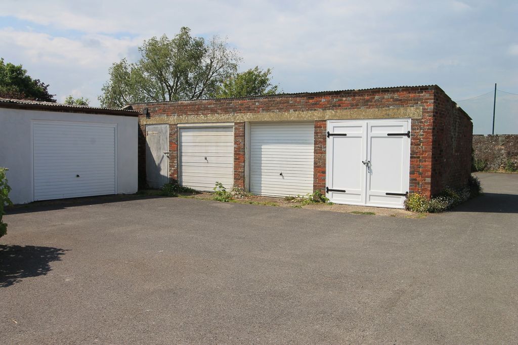 Property photo 3 of 23