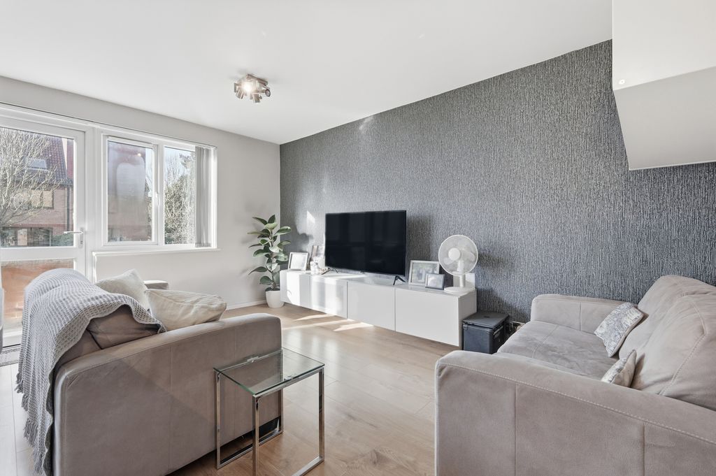 Property photo 2 of 14 Img_8930