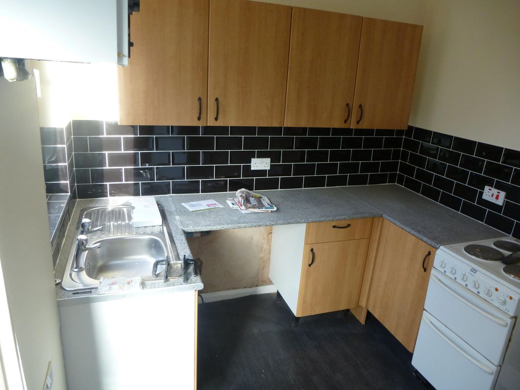 Property photo 2 of 7 Kitchen