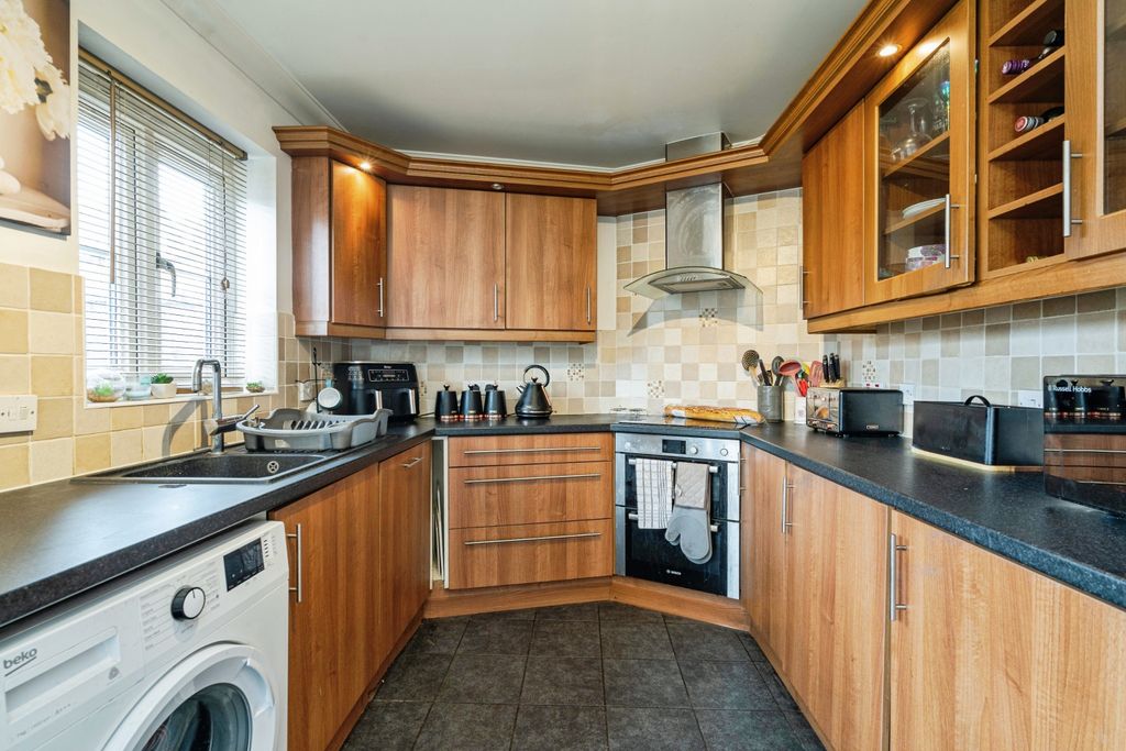 Property photo 3 of 22 Kitchen