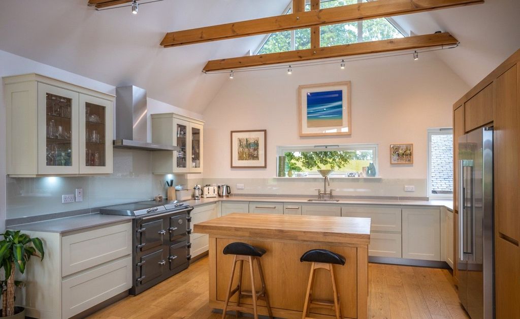 Property photo 3 of 11 Kitchen