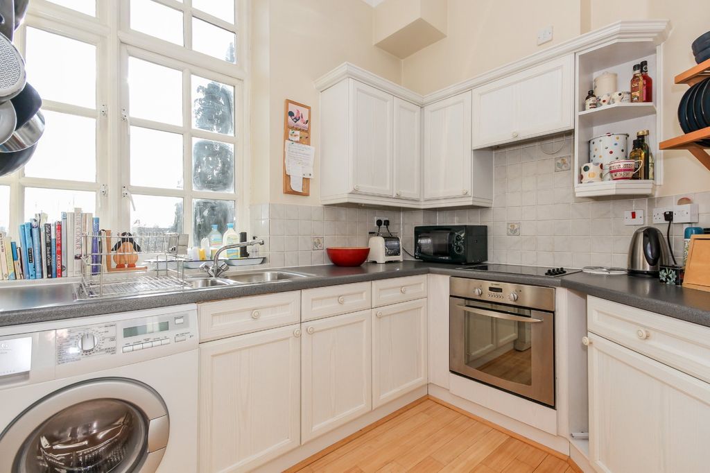 Property photo 2 of 8 Photo 02