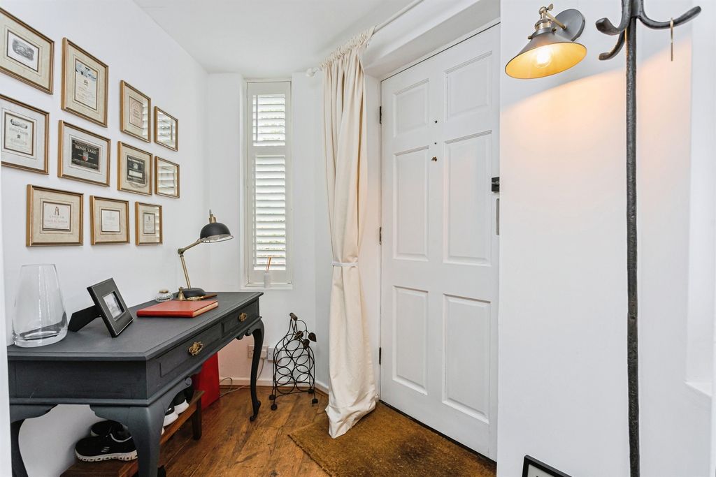 Property photo 3 of 31