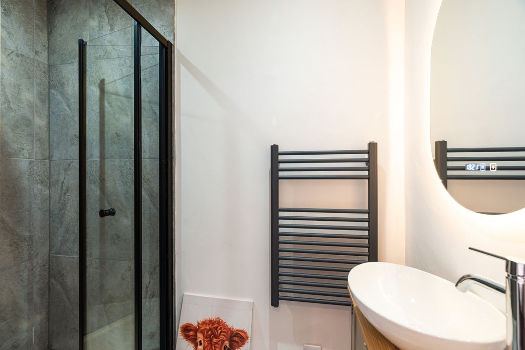 Property photo 3 of 10 En-Suite