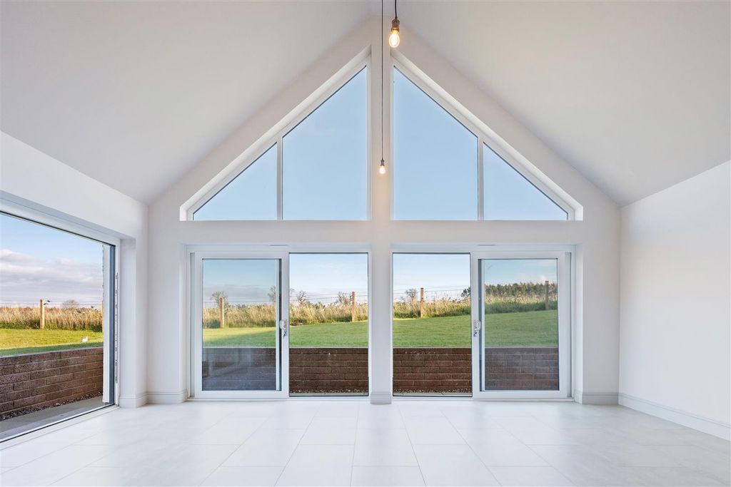 Property photo 2 of 35 S002.Jpg