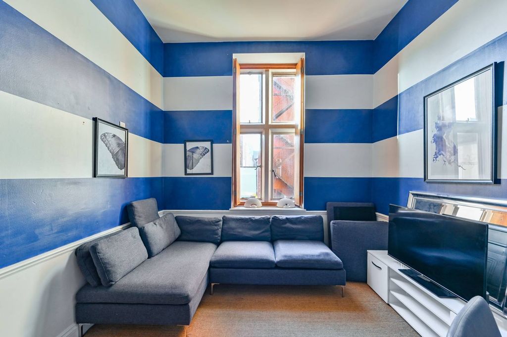 Property photo 3 of 11