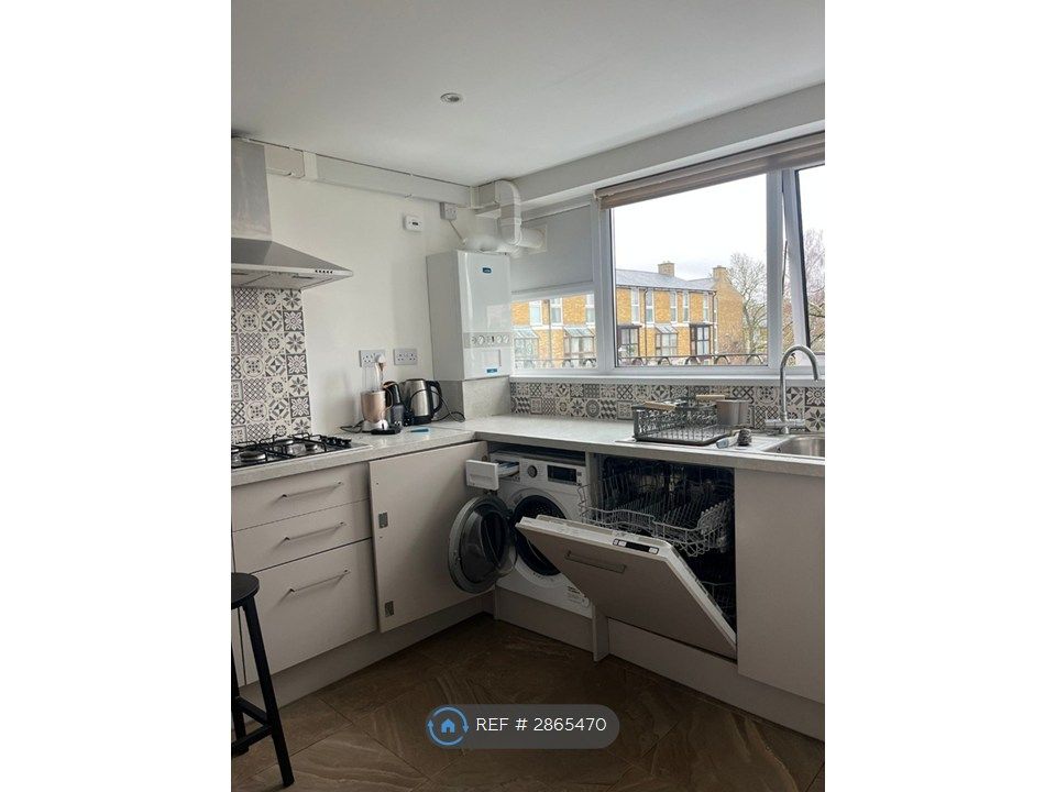 Property photo 3 of 9 Kitchen