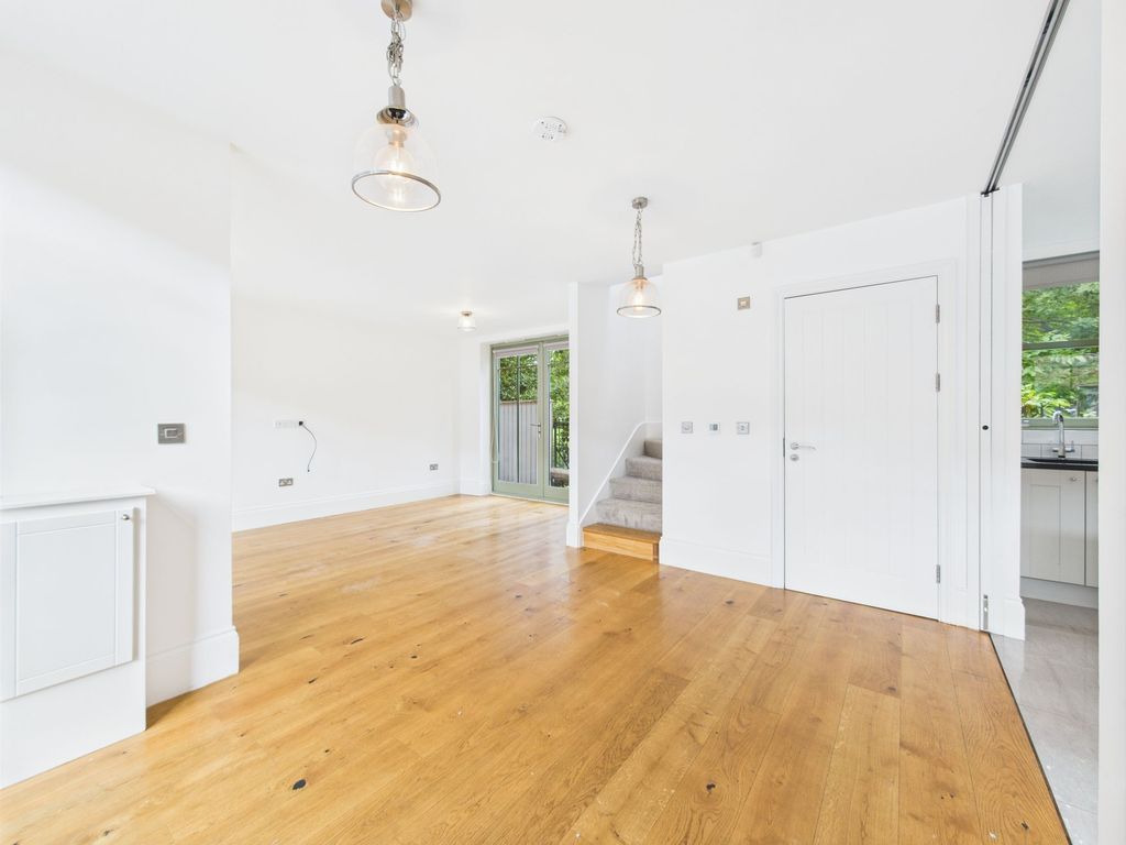 Property photo 3 of 24