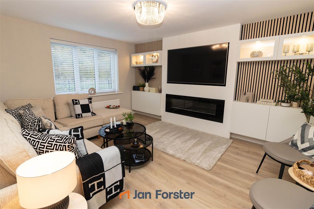 Property photo 2 of 30 Lounge