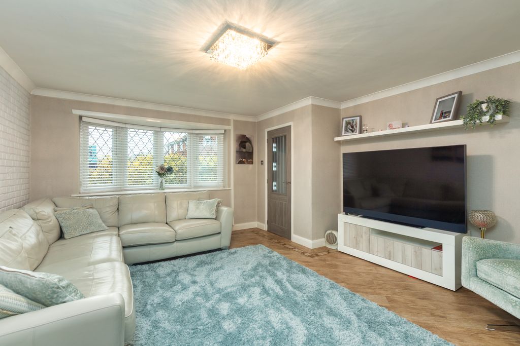 Property photo 2 of 20 Main Lounge