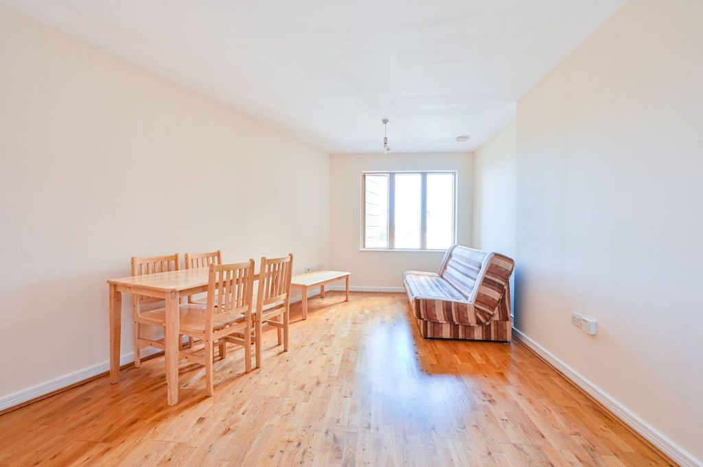 Property photo 3 of 8