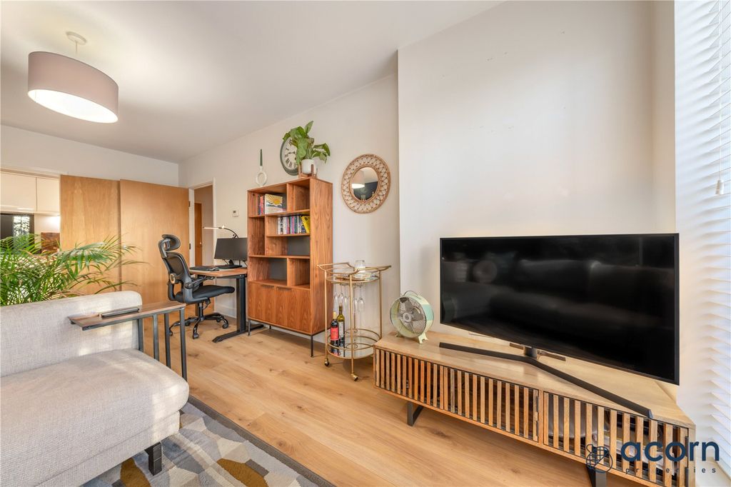 Property photo 3 of 21 Picture No. 17