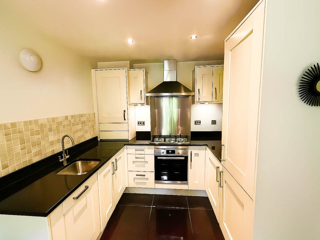 Property photo 2 of 11 Kitchen