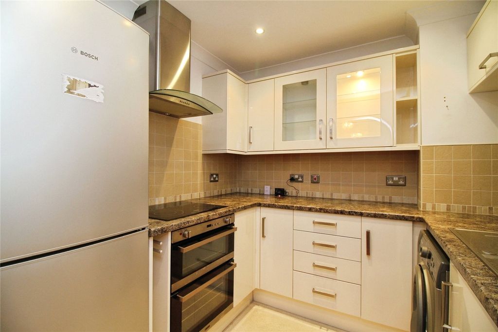 Property photo 3 of 10 Kitchen