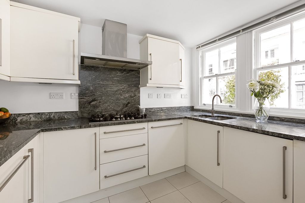 Property photo 2 of 9 Kitchen