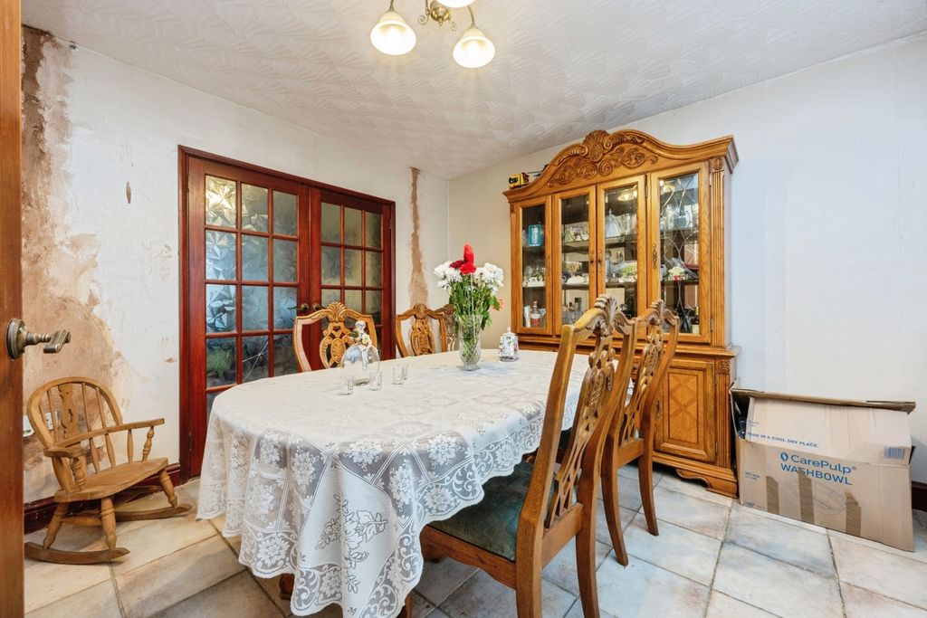 Property photo 3 of 16 Dining Room