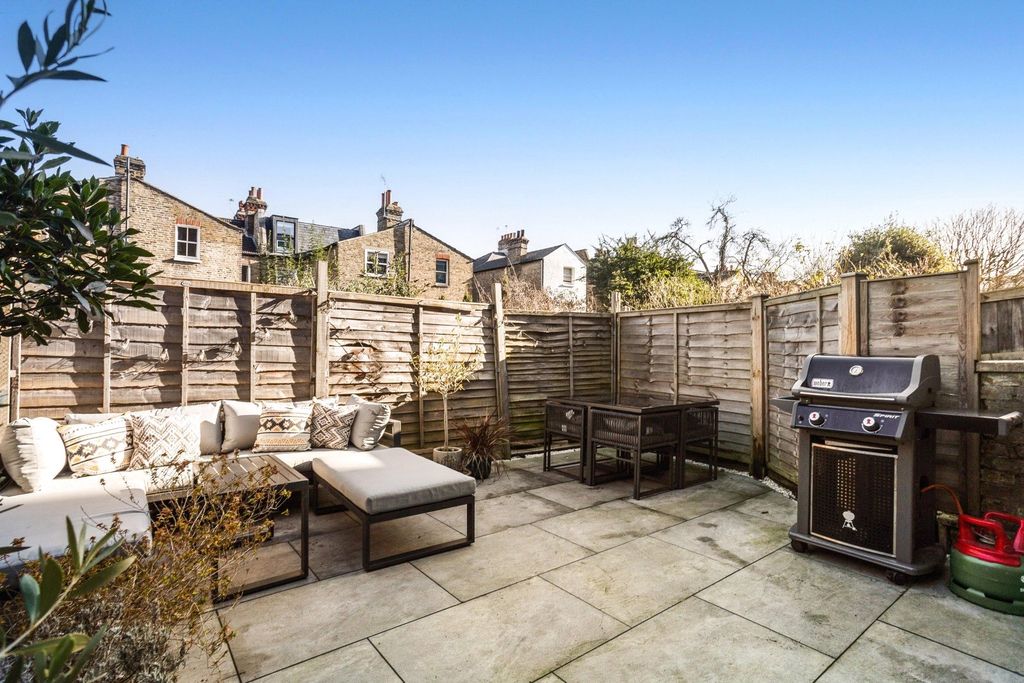 Property photo 1 of 13 Terrace