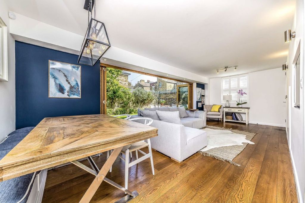 Property photo 3 of 8