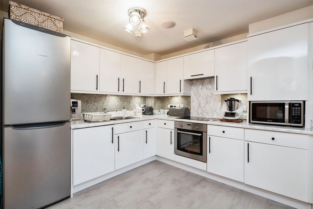 Property photo 3 of 17