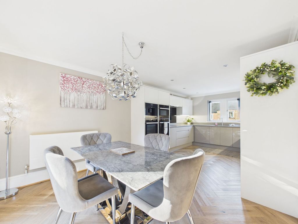 Property photo 3 of 59 Dining Area To Kitchen
