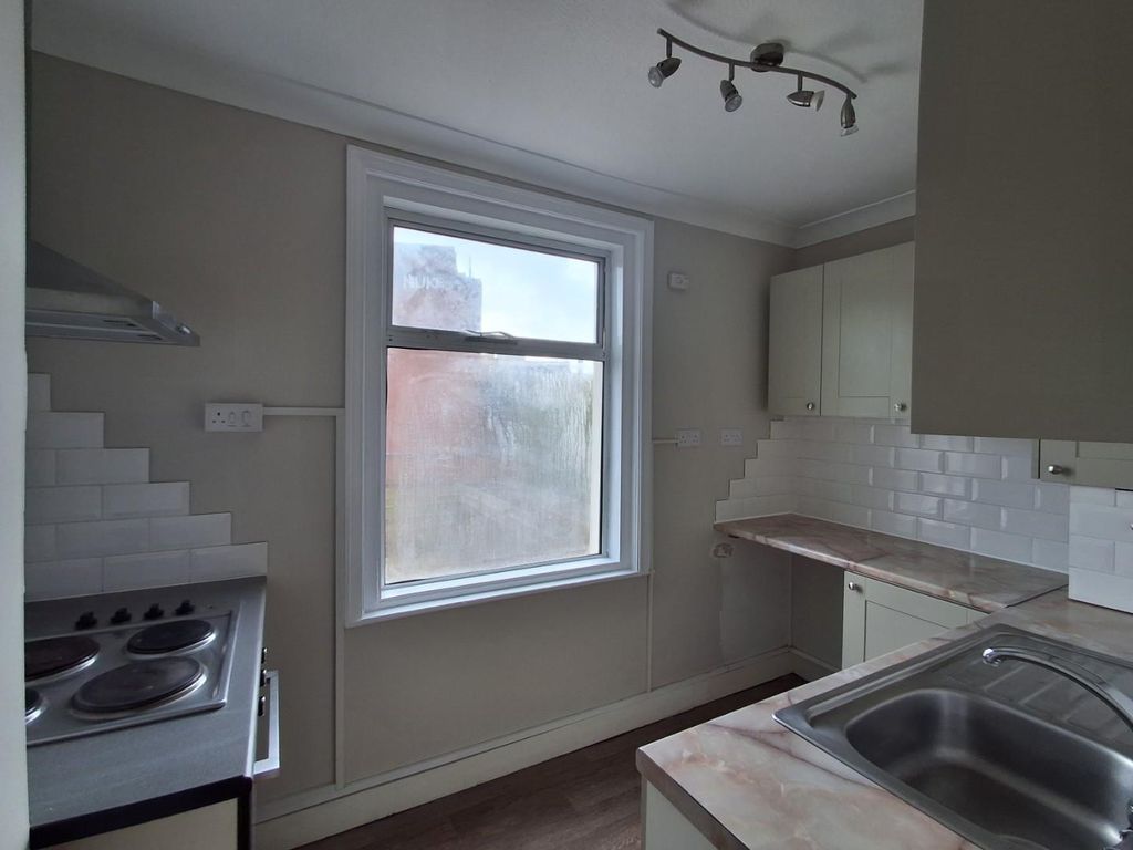 Property photo 3 of 13 Kitchen 1.Jpg