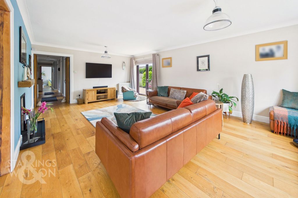Property photo 2 of 32
