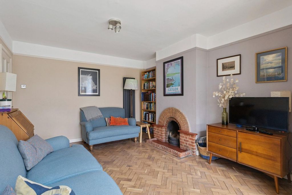 Property photo 2 of 22 103037_3 St Clair Road(4)Enh.Jpg