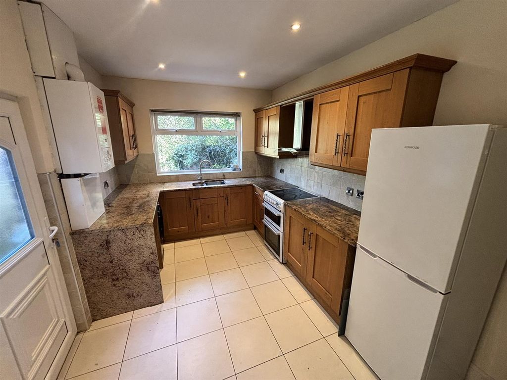 Property photo 3 of 21 Kitchen
