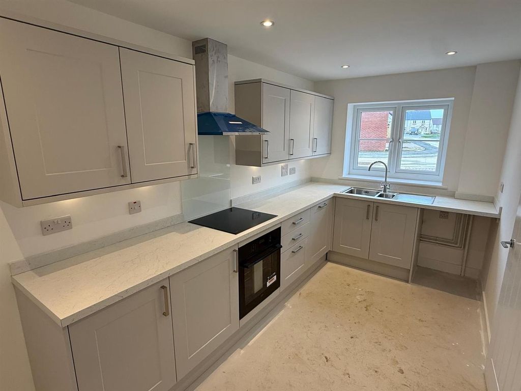 Property photo 2 of 14 Kitchen 2.Jpeg