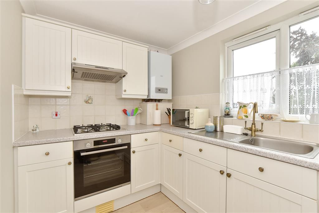 Property photo 2 of 11 Kitchen