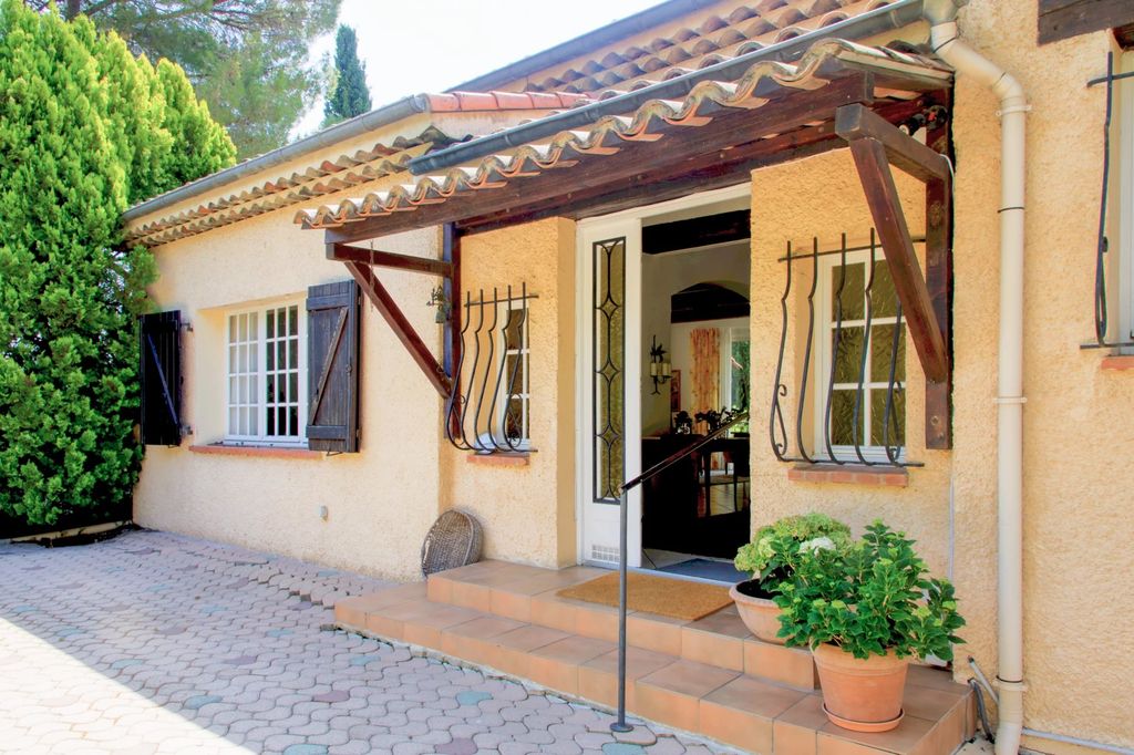 Property photo 2 of 33