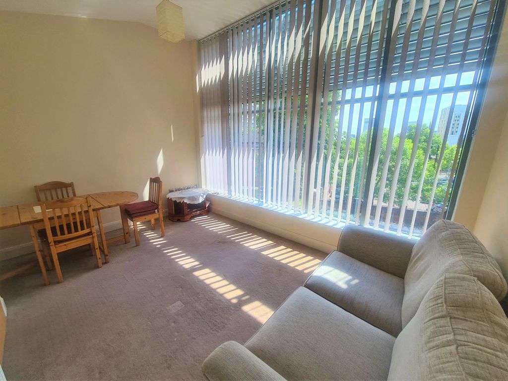 Property photo 2 of 8