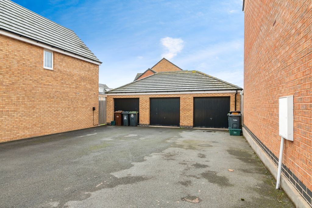 Property photo 2 of 17 Photo