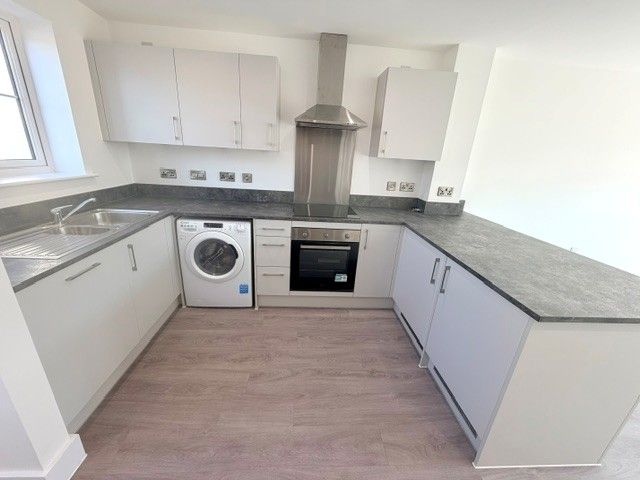 Property photo 2 of 6 Kitchen
