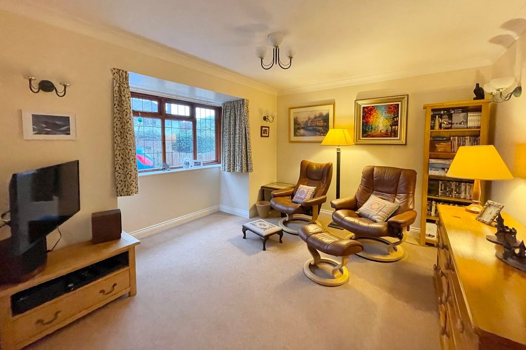 Additional image 9 of 4 bed detached house for saleSycamore Road, Farnborough GU14