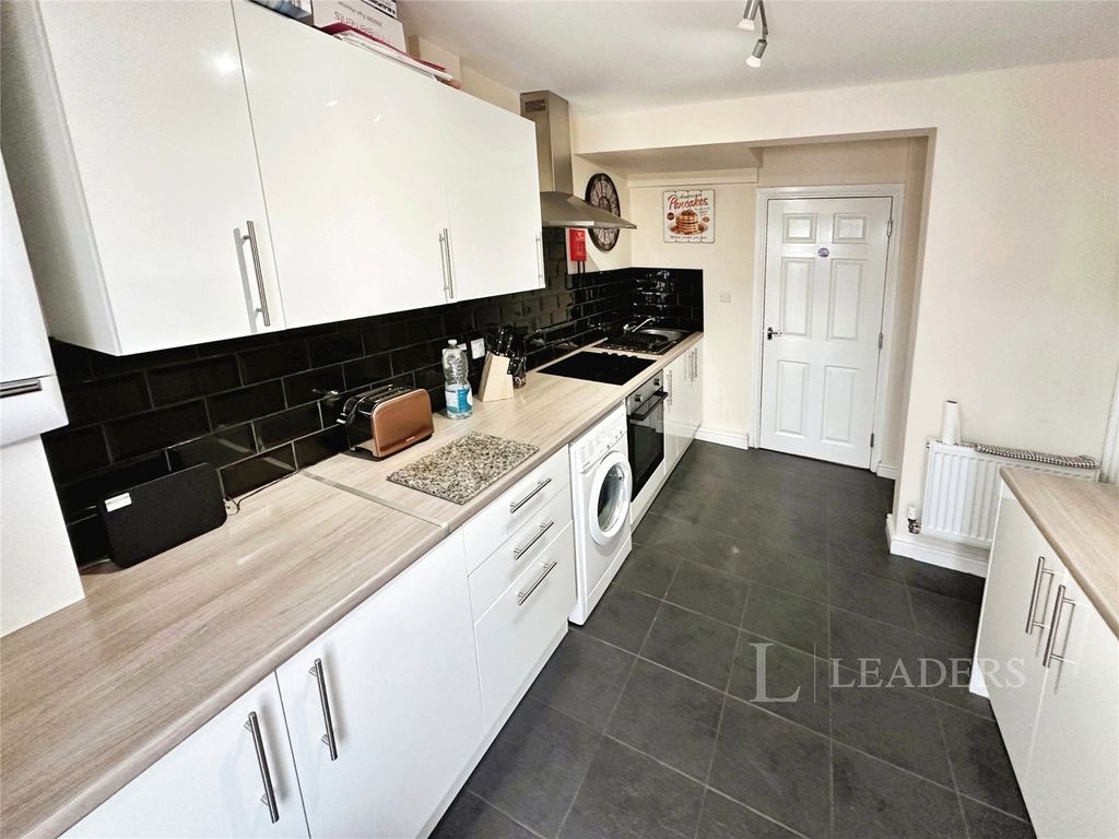 Property photo 3 of 11 Picture No. 13