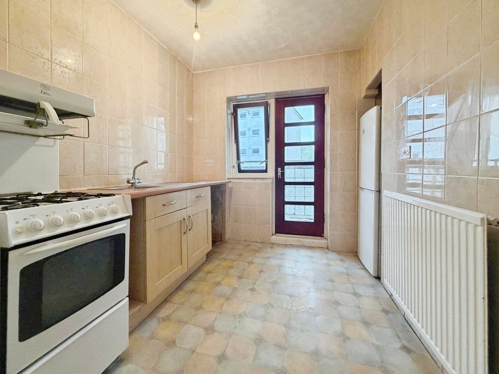 Property photo 3 of 9 Kitchen