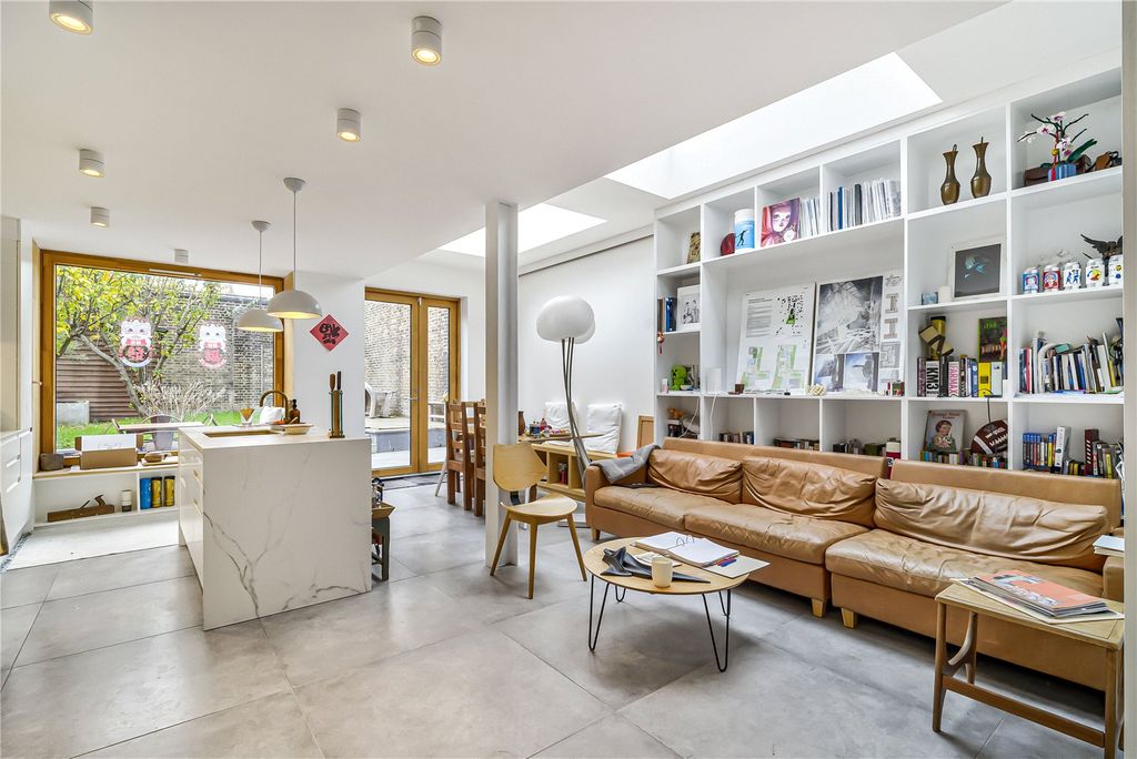 Property photo 3 of 7 Picture No. 10