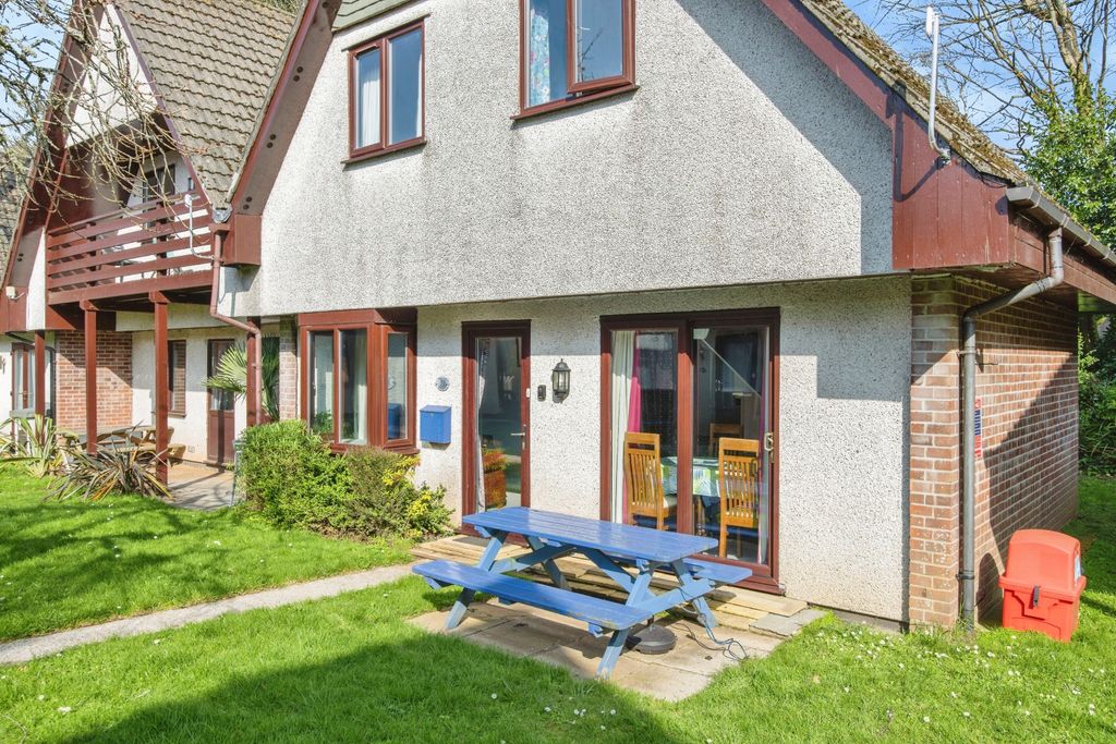 Property photo 2 of 20